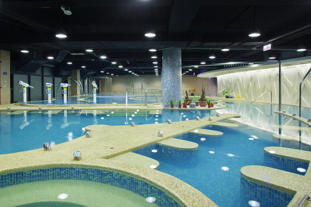 E-Da Royal Hotel Dashu Einrichtungen foto Swimming pool