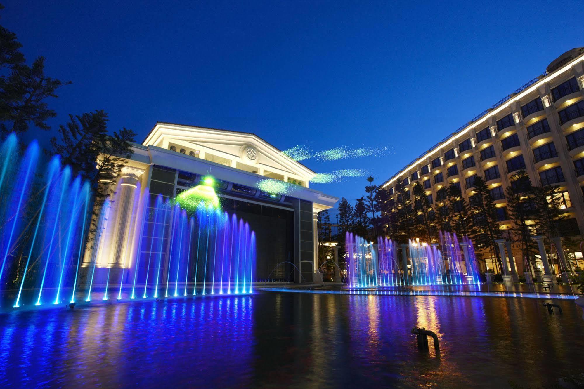 E-Da Royal Hotel Dashu Exterior foto Fountains at the hotel